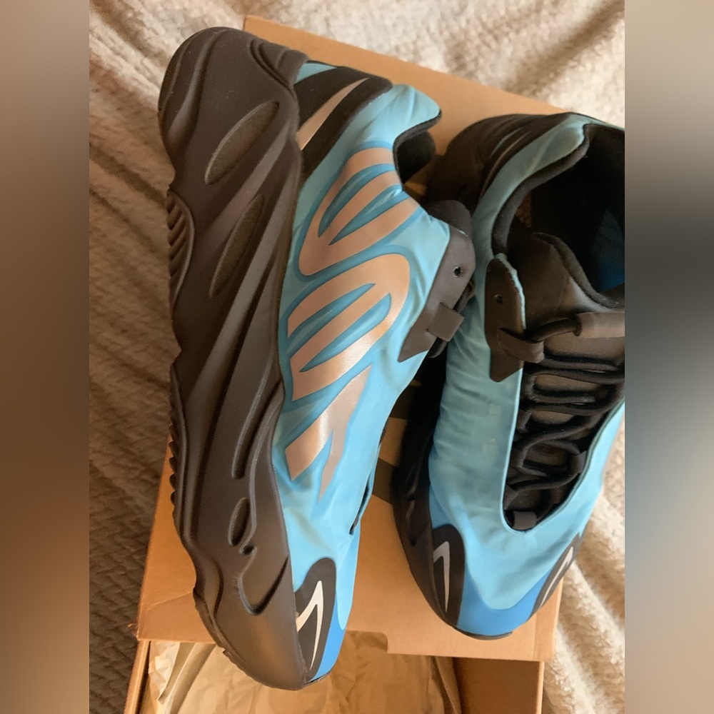 YEEZY 700 MNVN Bright Cyan
